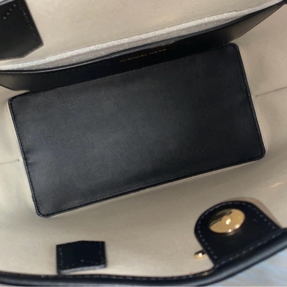 Michael Kors JANE Tote/JET SET TRAVEL 3Qtr Zip Wallet 2pc Set - Picture 3 of 8